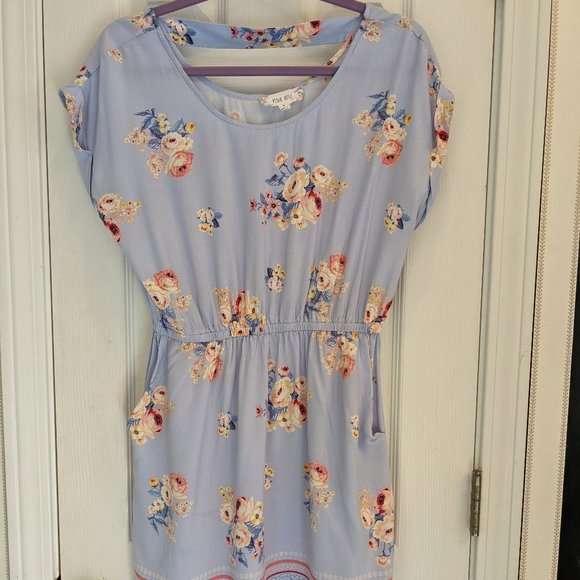 Sweet Floral Spring/Summer Dress with Pockets! - Picture 2 of 5